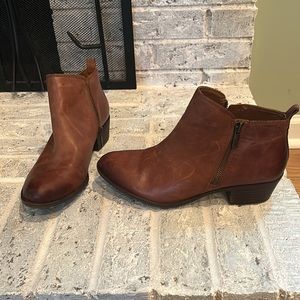 Very good used condition. Lucky Brand ankle booties
